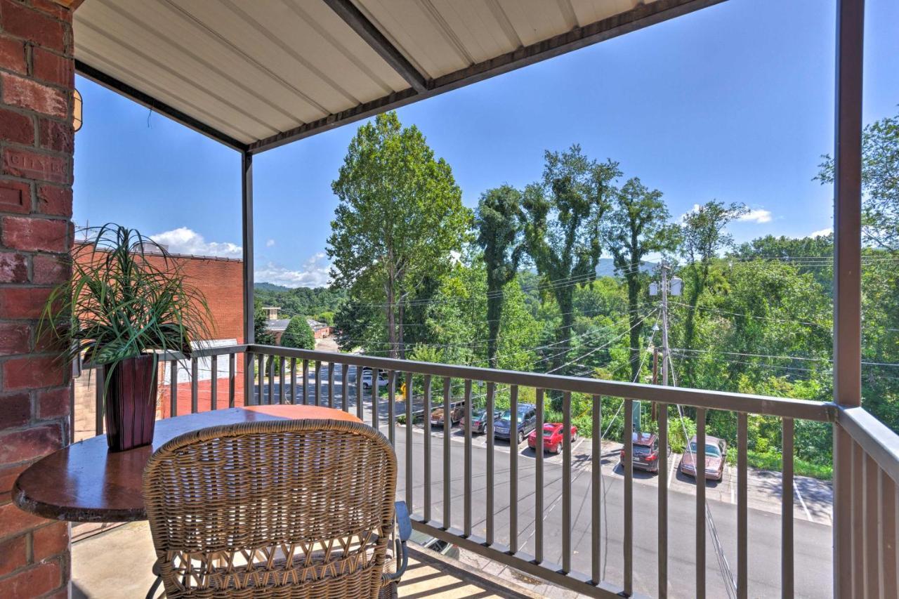 Modern Main St Apt In Downtown Waynesville! Exterior photo